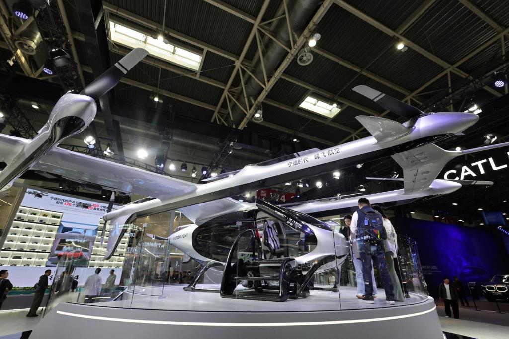 Prosperity เครื่องบิน eVTOL ที่พัฒนาโดย AutoFlight จัดแสดงที่บูธ CATL ก่อนงาน Beijing International Automotive Exhibition (Auto China) ในกรุงปักกิ่ง ประเทศจีน วันที่ 24 เมษายน 2026