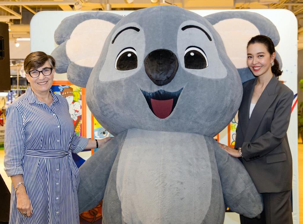 ดร.แอนเจลา แมคโดนัลด์ และม.ล. อรดิศ สนิทวงศ์ ผู้บริหารสยามพิวรรธน์