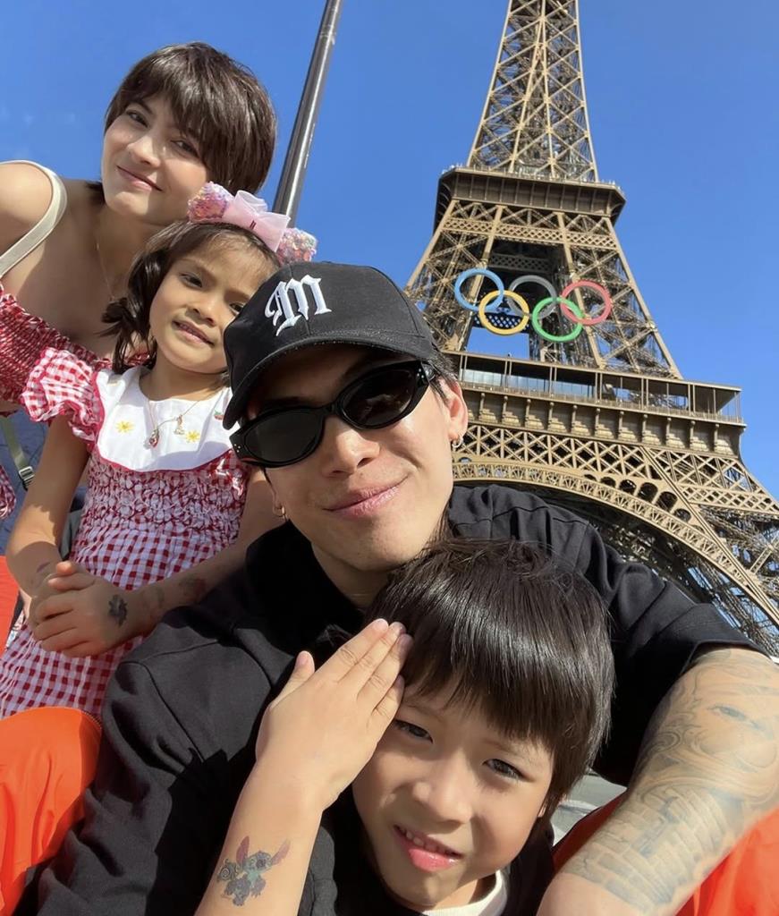 น้องมีก้าและน้องมีญ่ากับครอบครัว