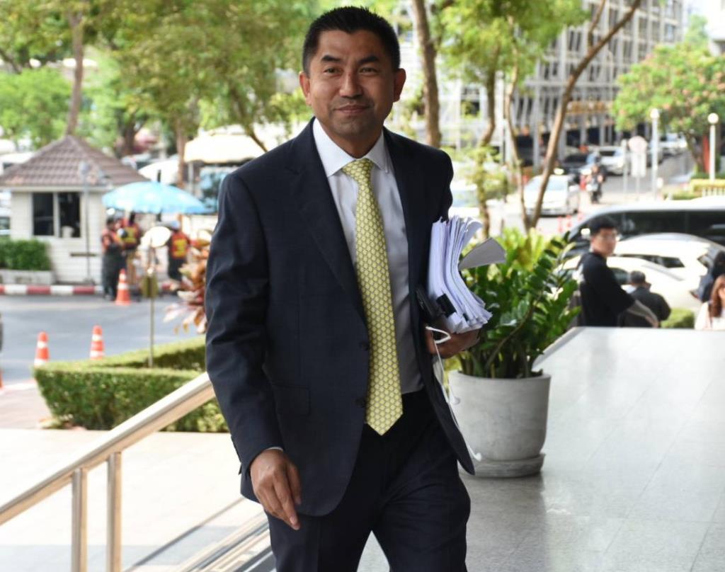 พล.ต.อ.สุรเชษฐ์ หักพาล อดีตรองผู้บัญชาการตำรวจแห่งชาติ (แฟ้มภาพ)