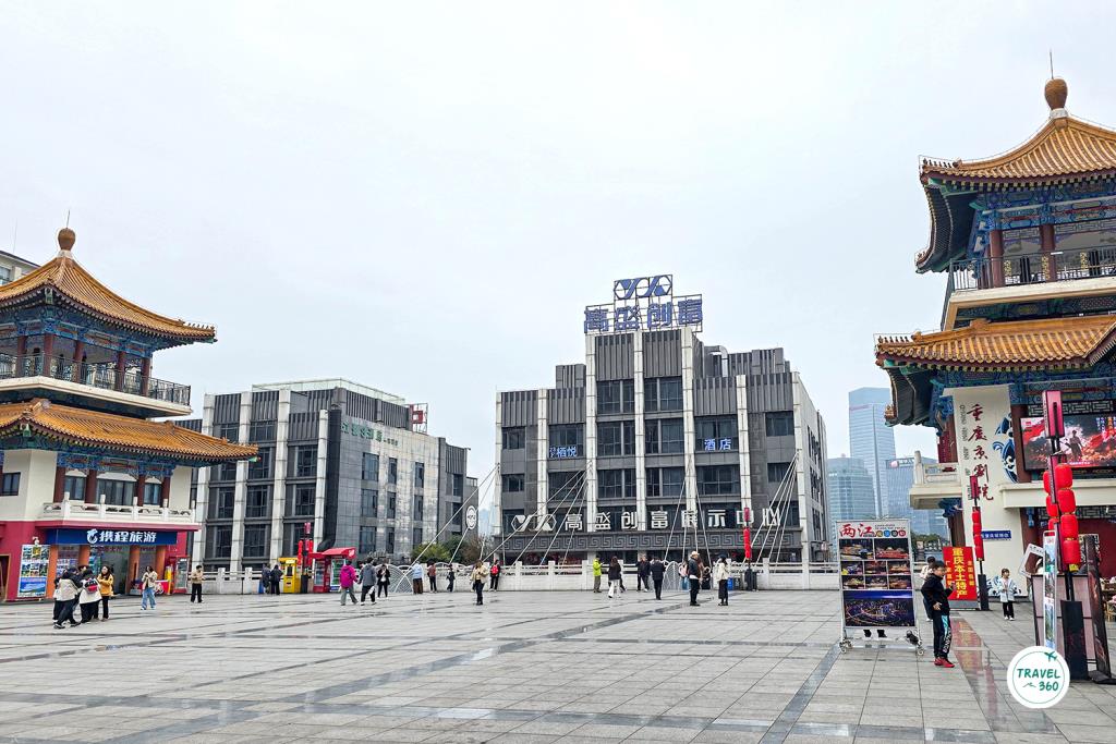 ตึกซ้อนตึกในเมืองภูเขา