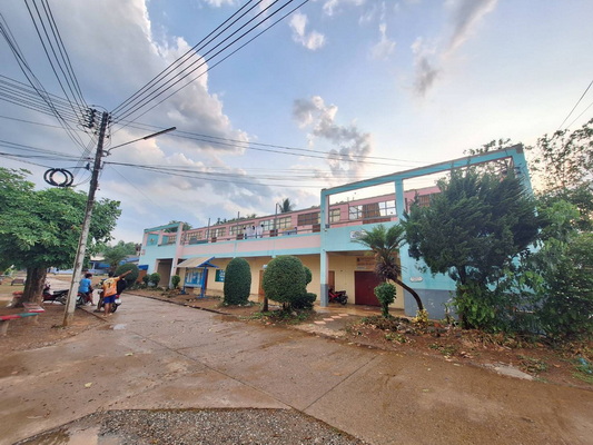สภาพโรงเรียนบ้านนาค้อหลังถูกพายุฤดูร้อนพัดถล่ม ทำให้อาคารเรียนเสียหายอย่างหนัก