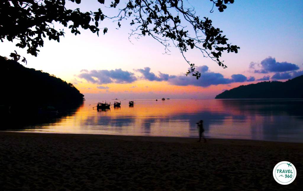 บรรยากาศยามเช้าที่อ่าวช่องขาด 