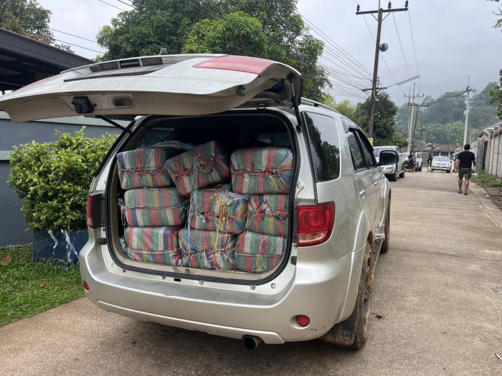 ชี้เป้าชัด! ตชด.ดักสกัดทั้งฟอร์จูนเนอร์ขนยาแน่นรถ 6 ล้านเม็ด-จยย.นำทางเลี่ยงด่านฯถิ่นทัพยั้ง