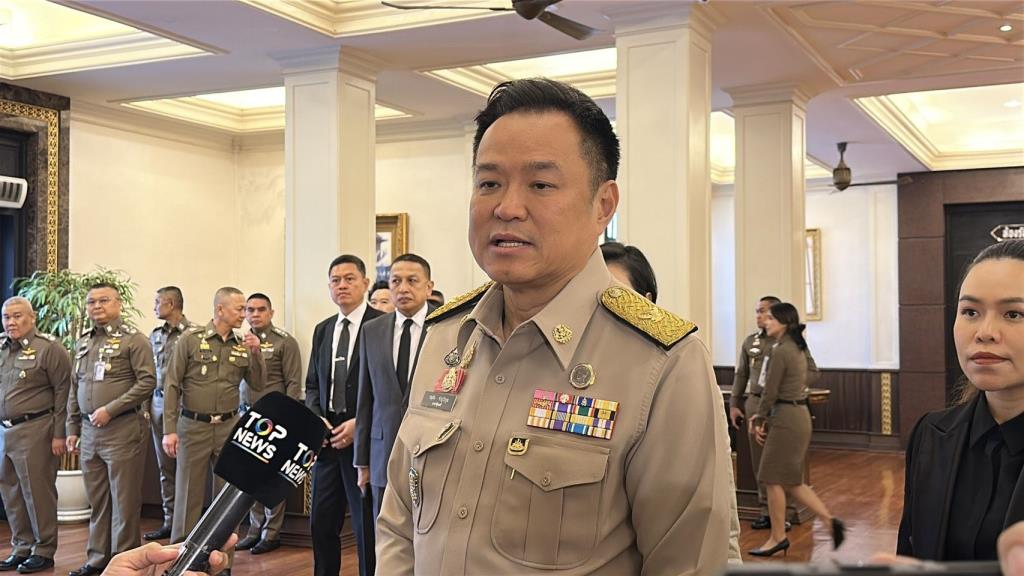 อนุทิน ชาญวีรกูล