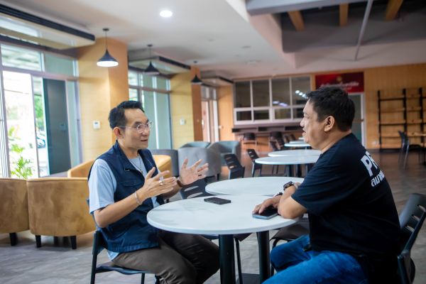 รศ.ดร.โอฬาร ถิ่นบางเตียว รองคณบดีคณะรัฐศาสตร์ มหาวิทยาลัยบูรพา 