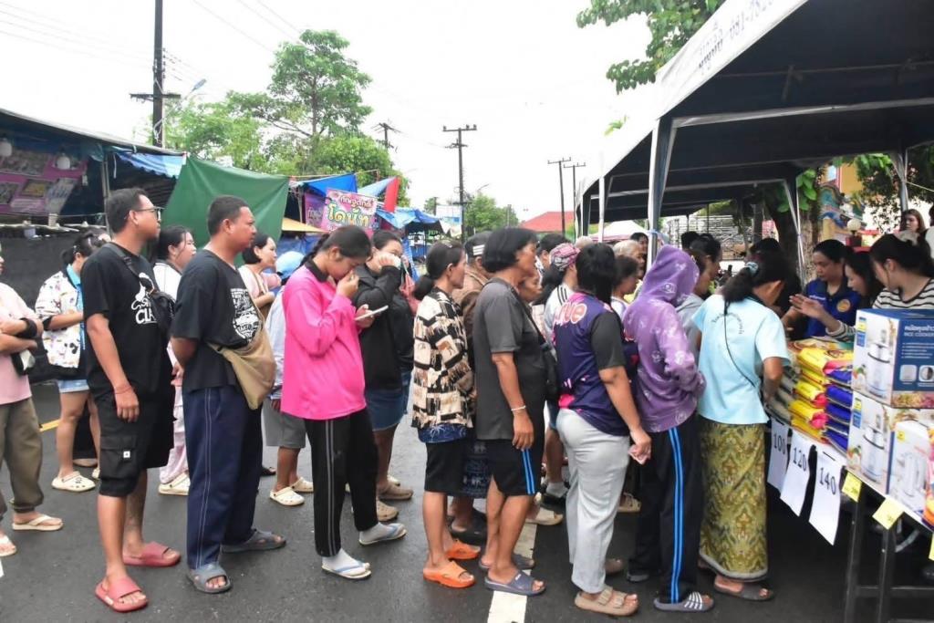 ชาวบ้านชอบ สินค้าไทยช่วยไทยถูกจริง แห่ซื้อคึกคัก “พาณิชย์”แจ้งครั้งต่อไป ศุกร์หน้า