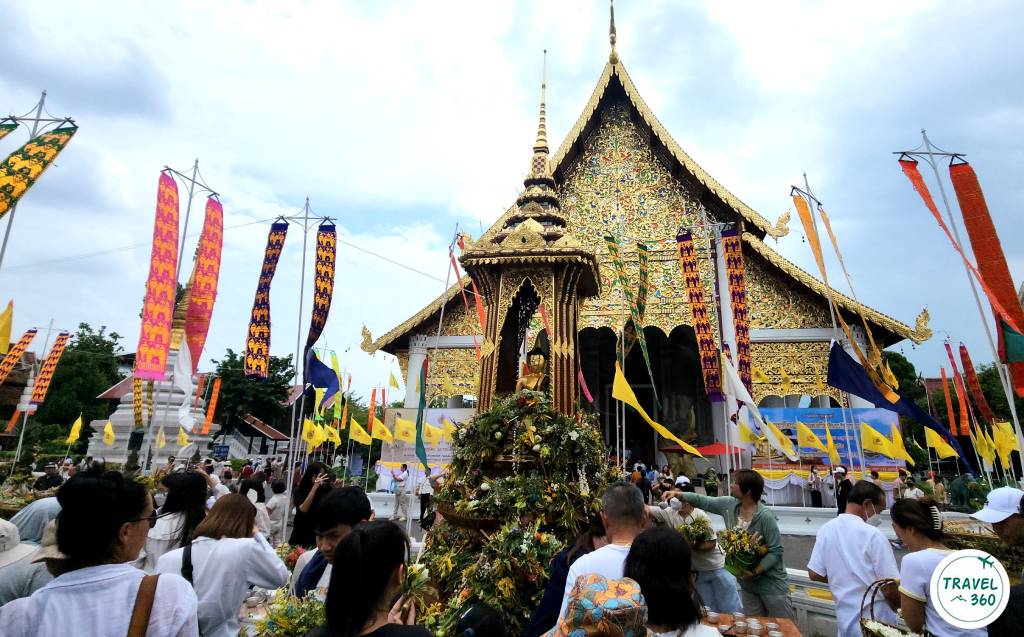 อัญเชิญพระเจ้าฝนแสนห่ามาให้สรงน้ำและสักการบูชา 