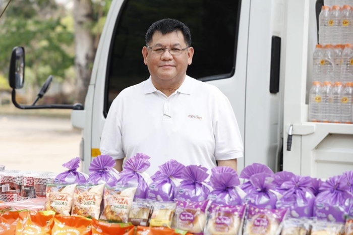 กอบชัย คงทวี ผู้จัดการทั่วไปอาวุโส พร้อมด้วยผู้บริหาร บริษัท ซีพีแรม จำกัด 