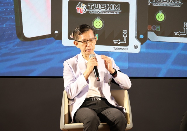  ผศ. นพ.จักราวุธ มณีฤทธิ์ คณบดีคณะแพทยศาสตร์วชิรพยาบาล 