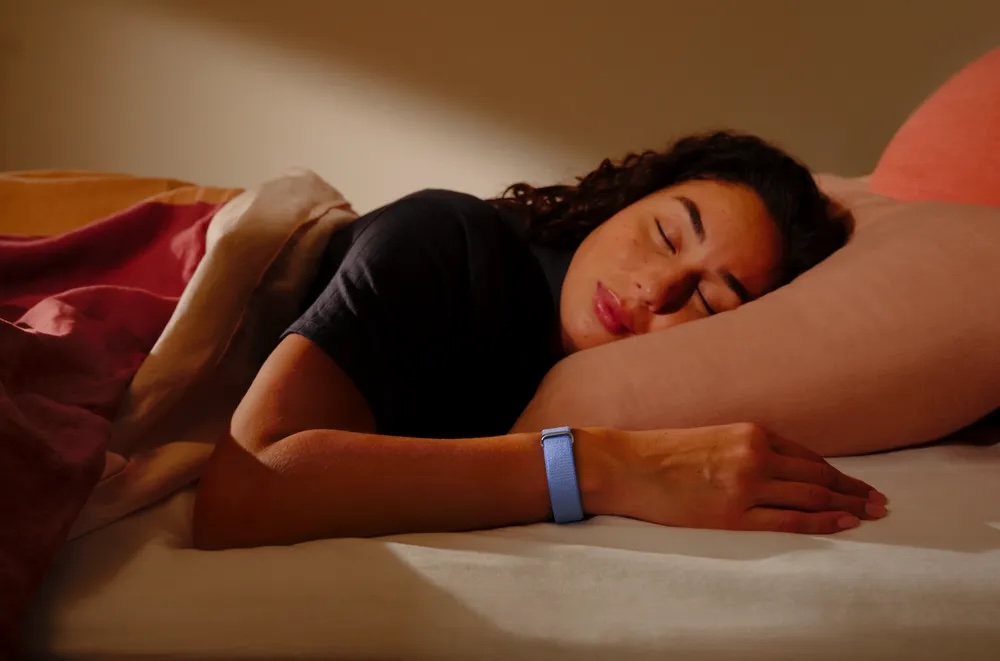 Fitbit Air สามารถตรวจจับวิเคราะห์การนอนหลับผ่านท่านอน ช่วงการนอนลึก