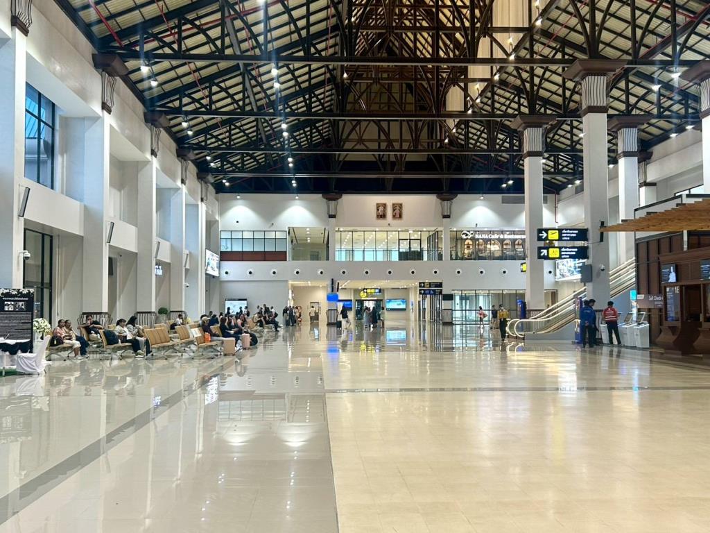ฝนถล่ม!สนามบินตรังหลังคารั่ว ปัญหาอาคารใหม่ผู้รับเหมาทิ้งงาน “ภัทรพงศ์” สั่งทย.เร่งแก้ปัญหา