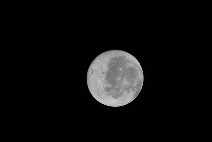 The Nearside of the Moon - ภาพถ่ายด้านใกล้ของดวงจันทร์ ซึ่งเป็นด้านที่เรามองเห็นจากโลกอยู่เสมอ ภาพ : NASA