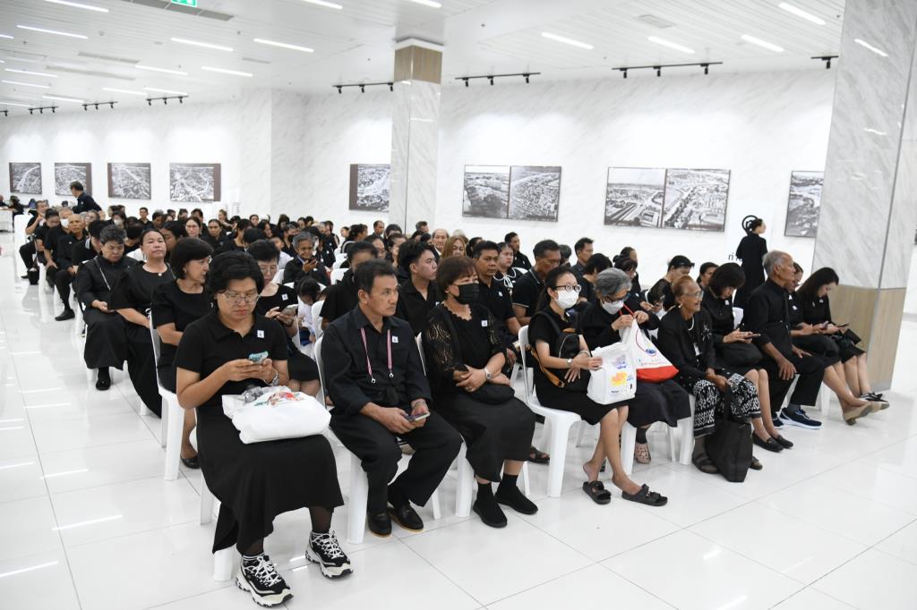 กทม. เผยยอดประชาชนเข้ากราบถวายบังคมพระบรมศพสะสมกว่า 7.7 แสนคน ย้ำ วันที่ 12 พ.ค. นี้ เข้ากราบฯ ได้ถึง 12.00 น.