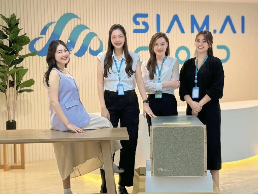 พนักงาน SIAM.AI Cloud กับ NVIDIA DGX B200