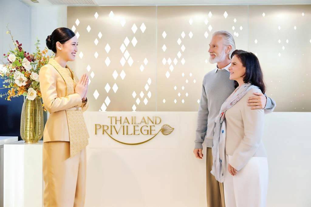 Thailand Privilege Card หรือThailand Elite Card เดิม โครงการสมัยรัฐบาลทักษิณฯ ที่หวังดึงเม็ดเงินจากชาวต่างชาติคุณภาพที่มีกำลังซื้อสูง