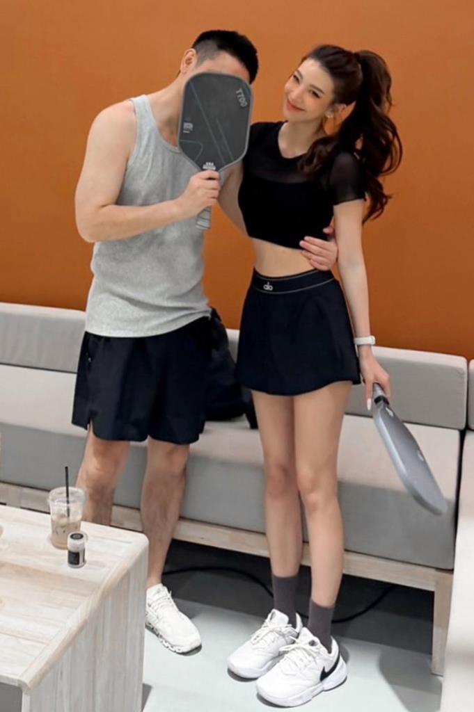วารีนิธี กันต์ไพบูลย์ ควงคู่หวานใจลงสนามที่ PAPAYA คอร์ทสุดเก๋
