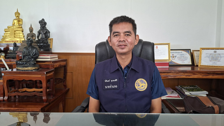 นายนิรันดร์ สุนทรศิริ  นายอำเภอกาบเชิง 