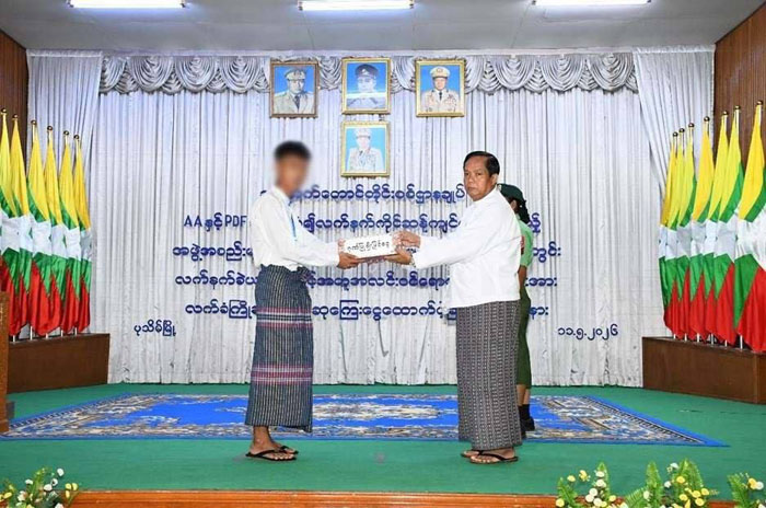 พิธีต้อนรับอดีตทหารฝ่ายต่อต้านที่มามอบตัวกับกองทัพพม่าที่รัฐยะไข่