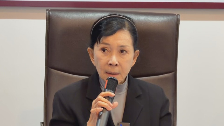 นางปวีณา หงสกุล ประธานมูลนิธิปวีณาหงสกุลเพื่อเด็กและสตรี