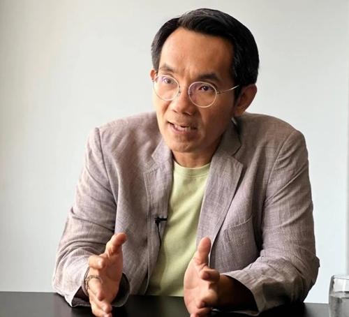 รศ.ดร โอฬาร ถิ่นบางเตียว รองคณบดี คณะรัฐศาสตร์และนิติศาสตร์มหาวิทยาลัยบูรพา