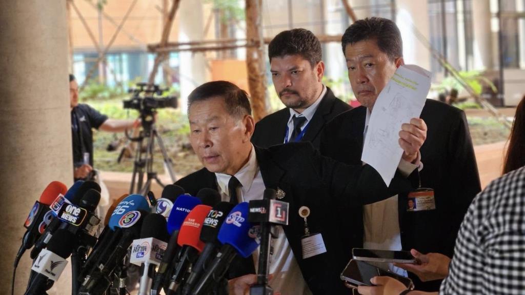 'เสรีพิศุทธ์' จ่อยื่นศาล รธน.ถอดถอน 'อนุทิน-ไชยชนก' ปมเขากระโดง พร้อมแจ้งจับ "ชิดชอบ" ขู่ทิ้งฝ่ายค้านหากไม่ช่วยลงชื่อ