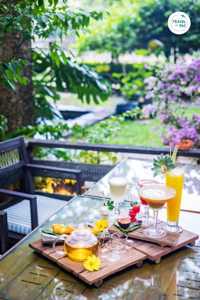 ชากับขนมไทย ที่ Le Jardin Cafe 