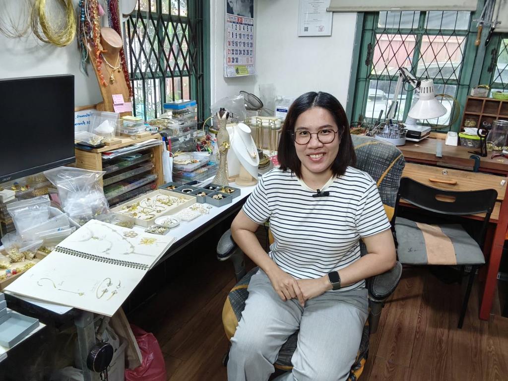 นวพรรณ สุวรรณแสน นักออกแบบและผู้ก่อตั้งแบรนด์เครื่องประดับ Hinkik Jewelry 
