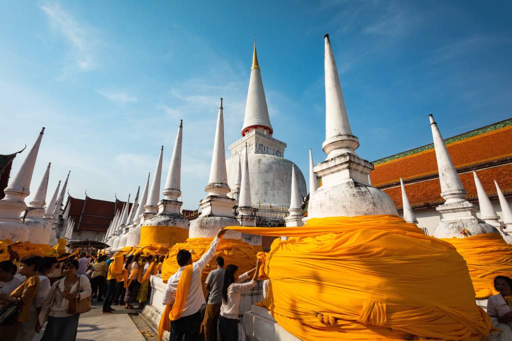 ห่มผ้าพระบฏบูชาพระธาตุ  (ลิขสิทธิ์ของการท่องเที่ยวแห่งประเทศไทย (ททท.))