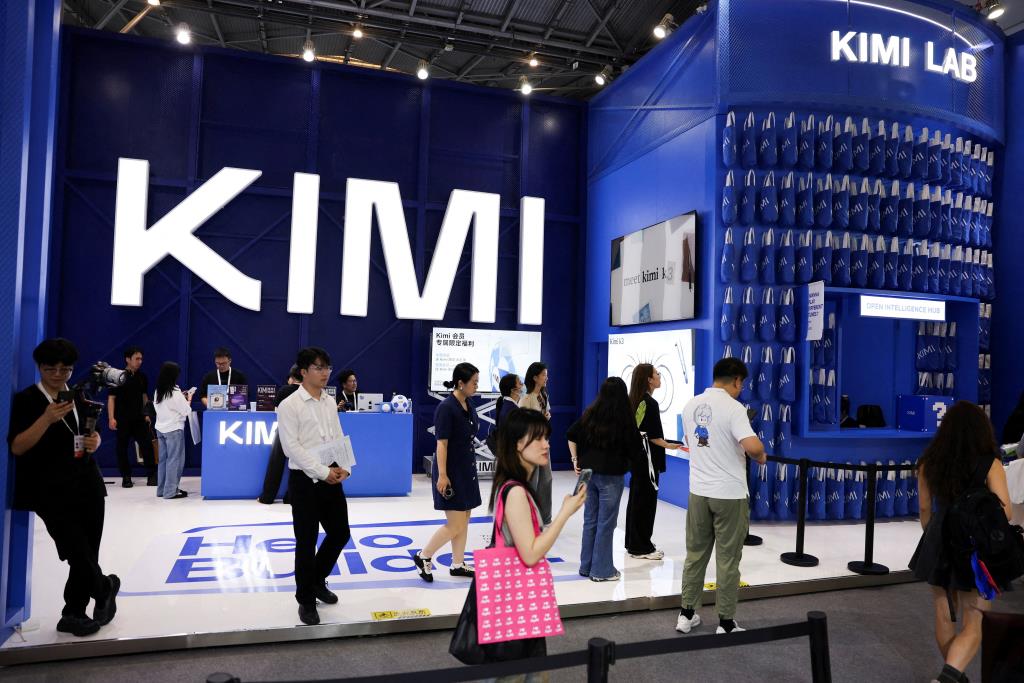 บูธแสดงเทคโนโลยี Kimi ของบริษัท Moonshot AI 
