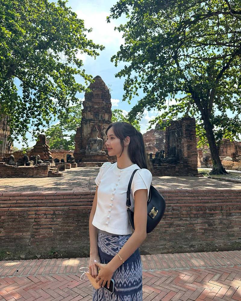ลิซ่าเที่ยวไปมูไปในเมืองกรุงเก่า (ภาพ : IG @lalalalisa_m)