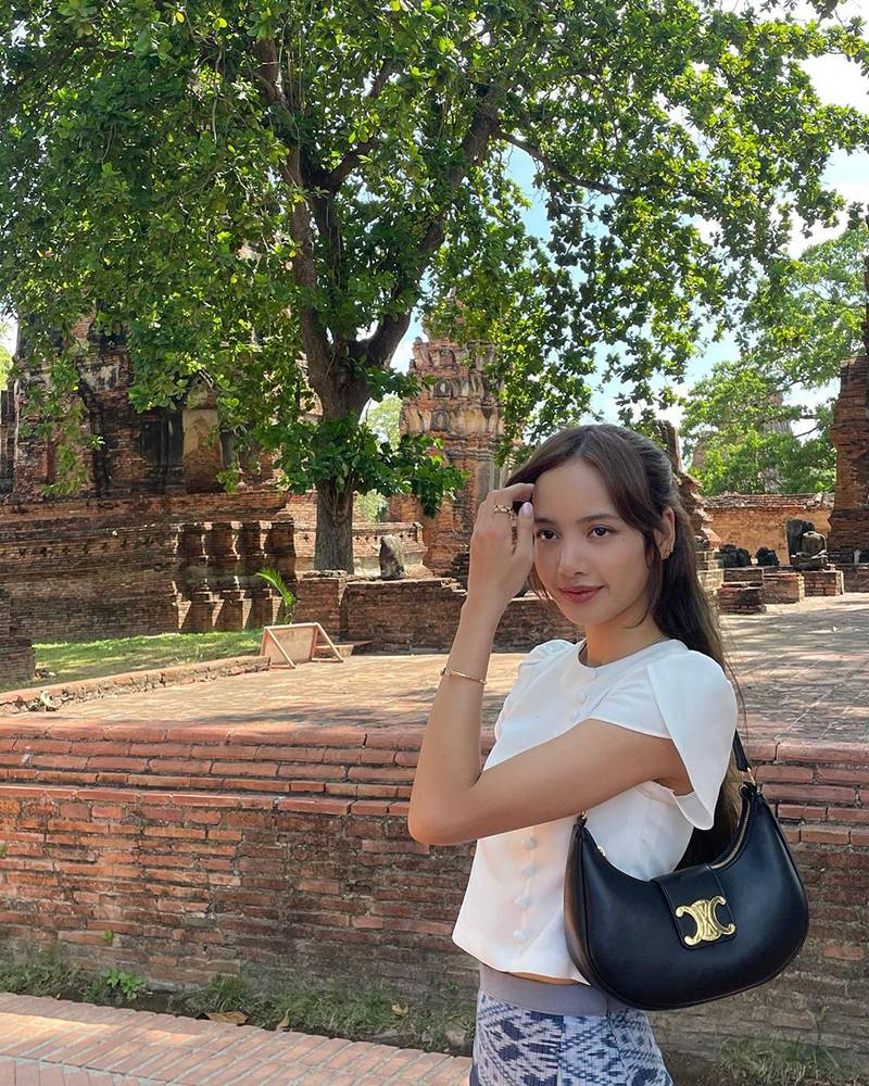 ลิซ่าเที่ยวไปมูไปในเมืองกรุงเก่า (ภาพ : IG @lalalalisa_m) 