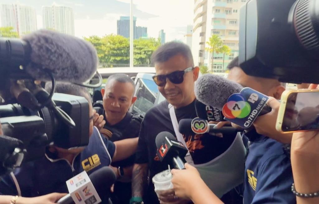 หิ้ว "โทน บางแค" เค้นสอบ! เจ้าตัวยิ้มสู้  ยันไม่ได้หนี ปัดตอบสื่อปมหลอกขายกล้องส่องพระ
