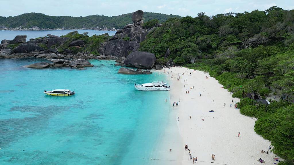อ่าวเกือก เกาะแปดหรือเกาะสิมิลัน (ภาพ : อโนทัย งานดี) 