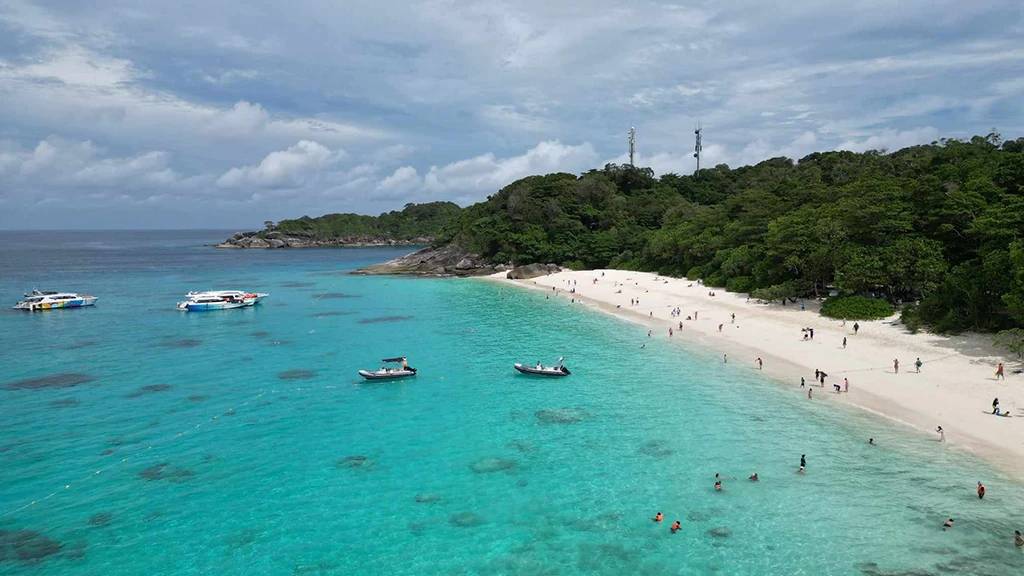 หาดเจ้าหญิง เกาะเมียง (ภาพ : อโนทัย งานดี) 