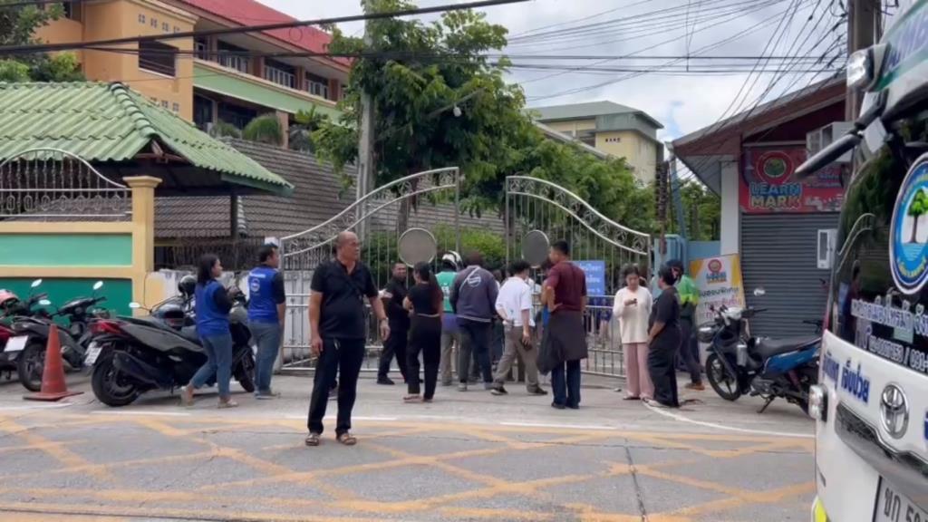 สลด! ผู้ก่อเหตุกราดยิงโรงเรียนนนทบุรีเสียชีวิตแล้ว ญาติครูผู้เสียชีวิตร่ำไห้ เด็ก ม.5 เปิดใจนาทีหนีตาย