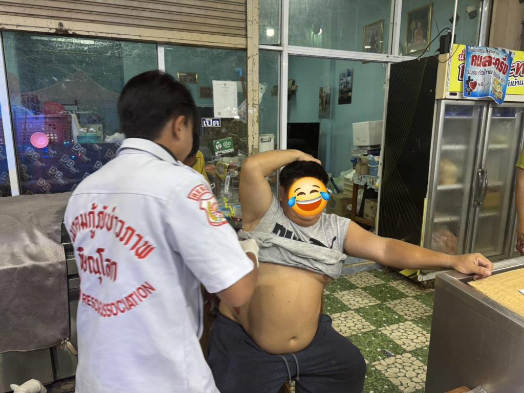 คาดอดีต ตร.เก่า บุกกระหน่ำยิงหนุ่มคู่ขัดแย้งคาบ้าน สาดกระสุนเป็นชุดต่อหน้าลูกเมีย ต้องหนีตายระทึก