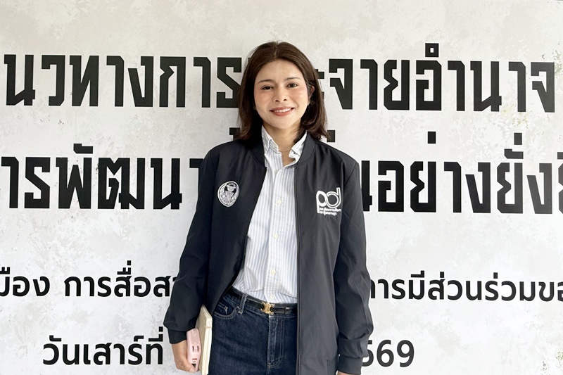 นางสาวภคมน หนุนอนันต์ ประธานคณะกรรมาธิการการพัฒนาการเมืองฯ