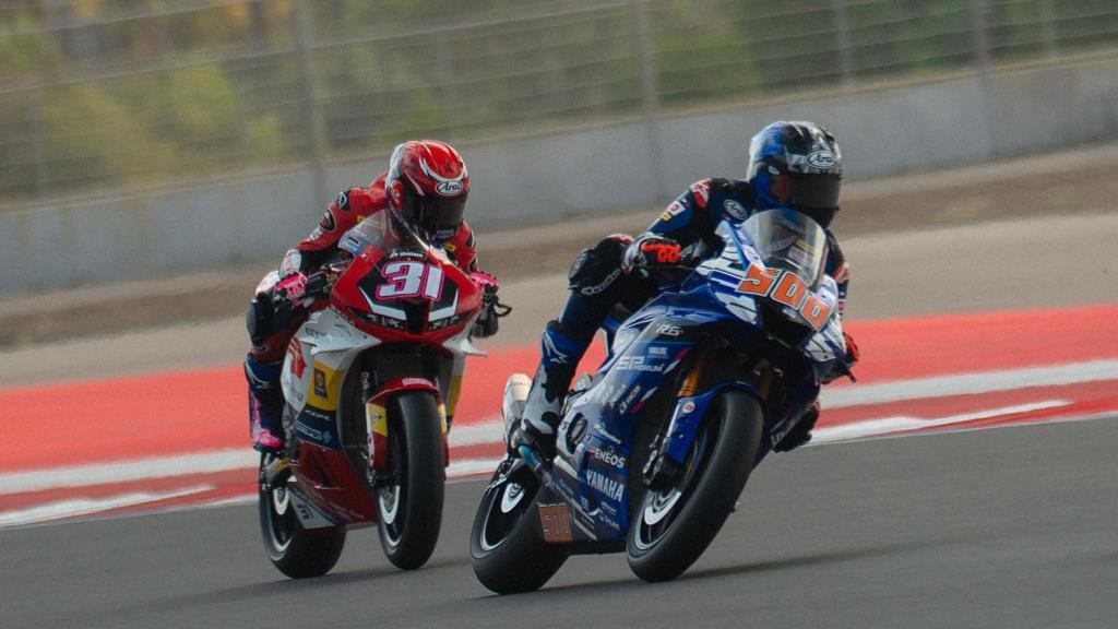 “ตี-อนุภาพ ซามูล” ควบรถแข่ง YAMAHA YZF-R6 หมายเลข 500