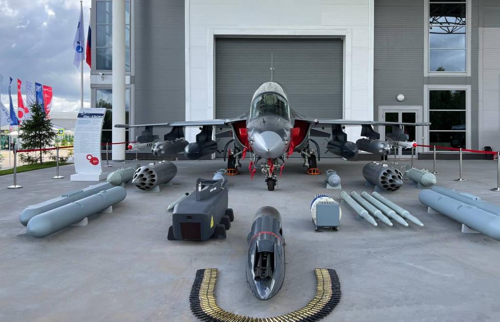 เครื่องบินฝึกและโจมตีเบารุ่นใหม่ Yak-130M ของรัสเซีย.