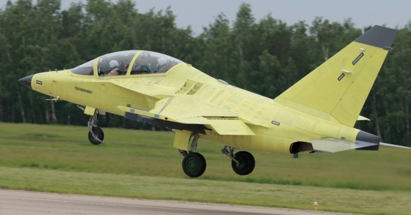 เครื่องบินฝึก Yak-130M ของรัสเซีย ระหว่างการบินครั้งแรก.