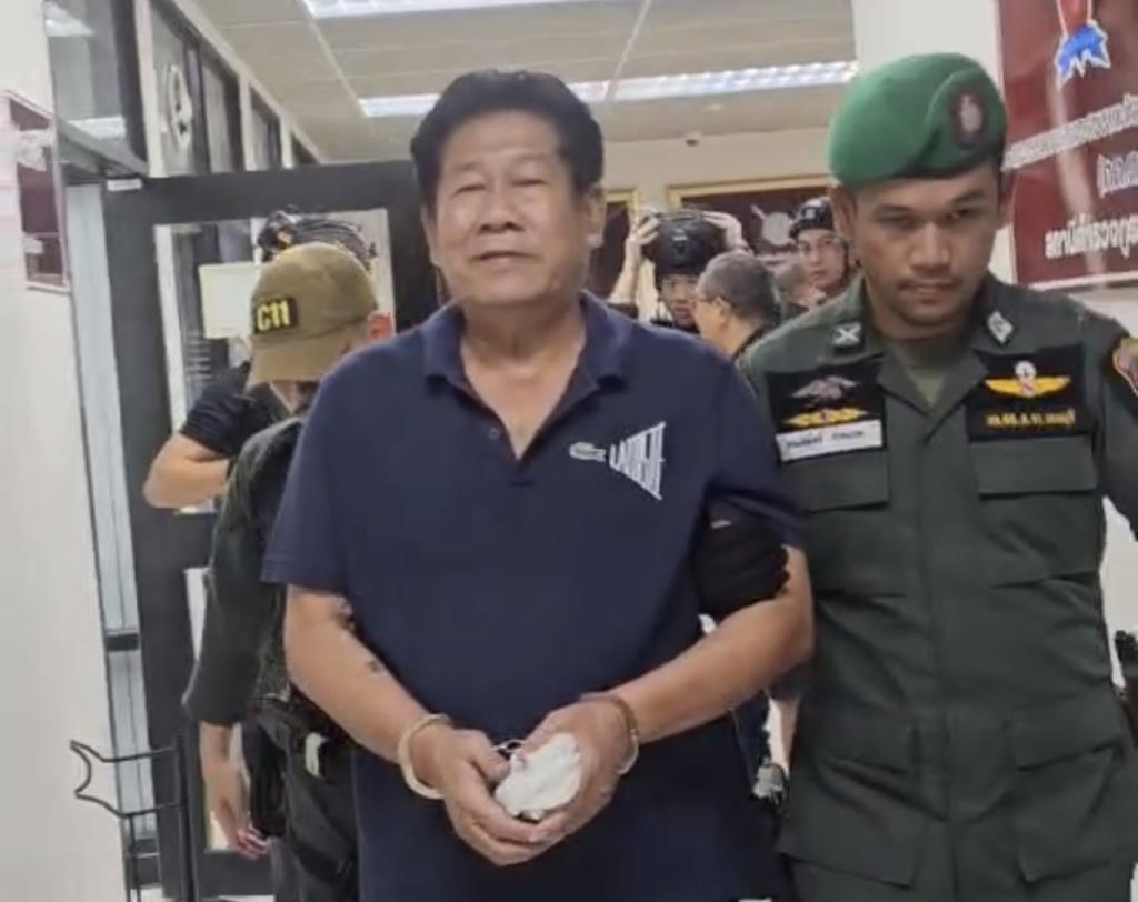 คุมตัว  “ฉลอง เรี่ยวแรง”เข้าห้องขัง ตร.ปัดให้สิทธิ์สัมภาษณ์-สูบบุหรี่ ระหว่างสอบสวน