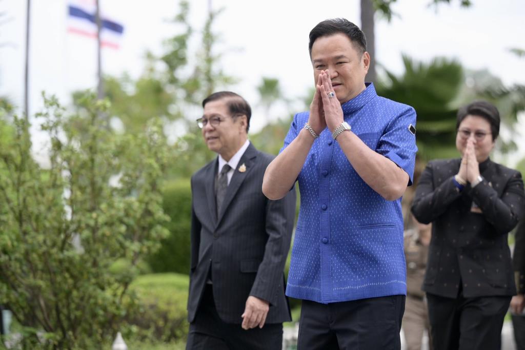 ”อนุทิน“ เตือนกลางที่ประชุม ภท.ห้ามพกปืน ชี้ กม.อาจรอดแต่ผิดมาตรฐานจริยธรรมหมดอนาคตการเมือง