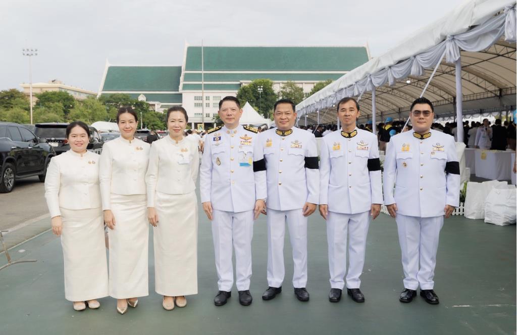 ผู้บริหารโตโยต้า ร่วมพิธีสวดพระพุทธมนต์และทำบุญตักบาตรถวายพระราชกุศล ณ ท้องสนามหลวง