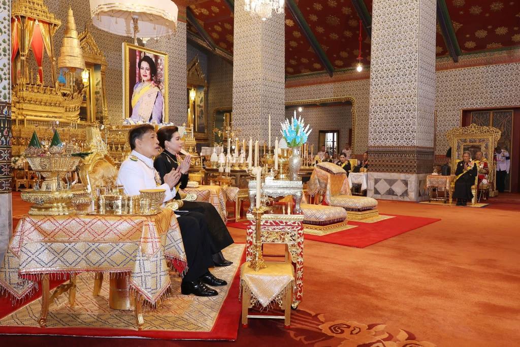 ในหลวง-พระราชินี ทรงบำเพ็ญพระราชกุศลทักษิณานุปทาน เนื่องในวันคล้ายวันพระราชสมภพ “พระพันปีหลวง”