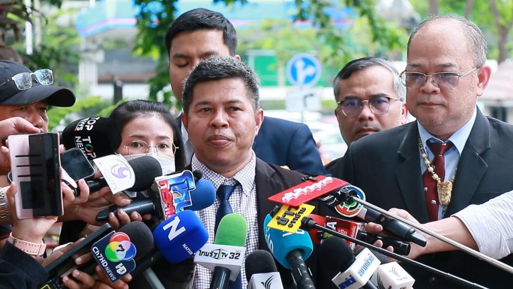 ให้สัมภาษณ์สื่อมวลชน