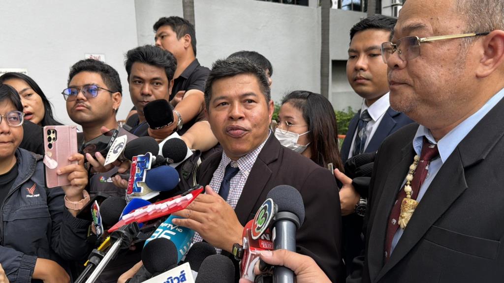 ให้สัมภาษณ์สื่อมวลชน