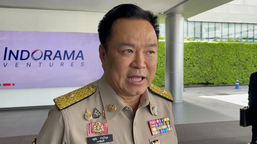 "อนุทิน" ย้ำสั่งเปลี่ยนรางวัล กำนัน-ผญบ.จากปืนเป็นอย่างอื่นแล้ว ชี้ จนท.พกอาวุธไม่ยาก ให้ผู้บังคับบัญชาออกแนวปฏิบัติได้เลย