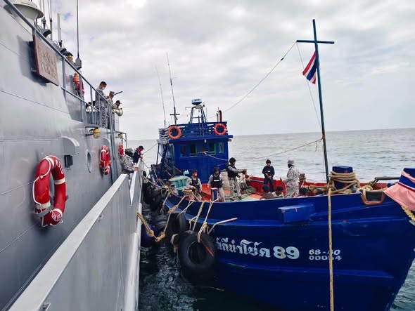 ทัพเรือภาค 1 สกัดเรือ “ริสกีนำโชค 89” ซุกดีเซล 6 หมื่นลิตรกลางอ่าวไทย