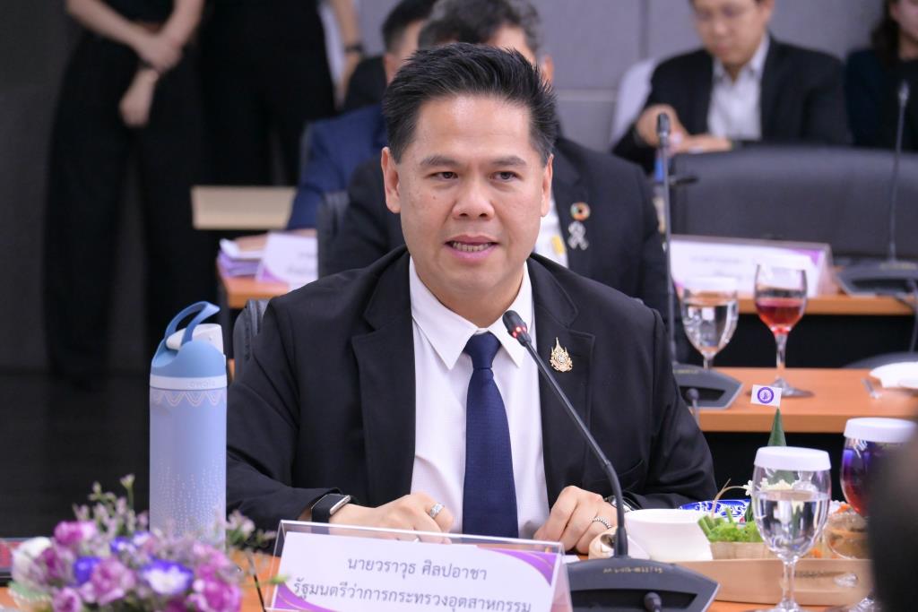 “วราวุธ”ยกระดับSMEสู่ซัพพลายเชนอุตฯใหม่ ยันไม่ทิ้งยานยนต์สันดาปภายใน-กล่อมโตโยต้าอยู่ต่อ